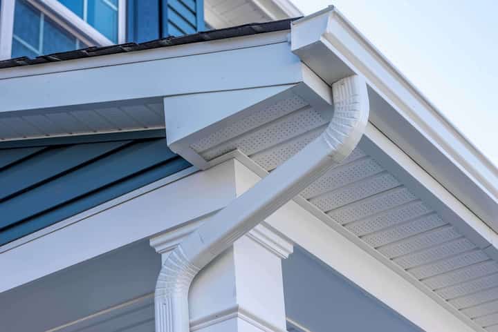 Low-maintenance vinyl gutters for rainwater management in Oregon City